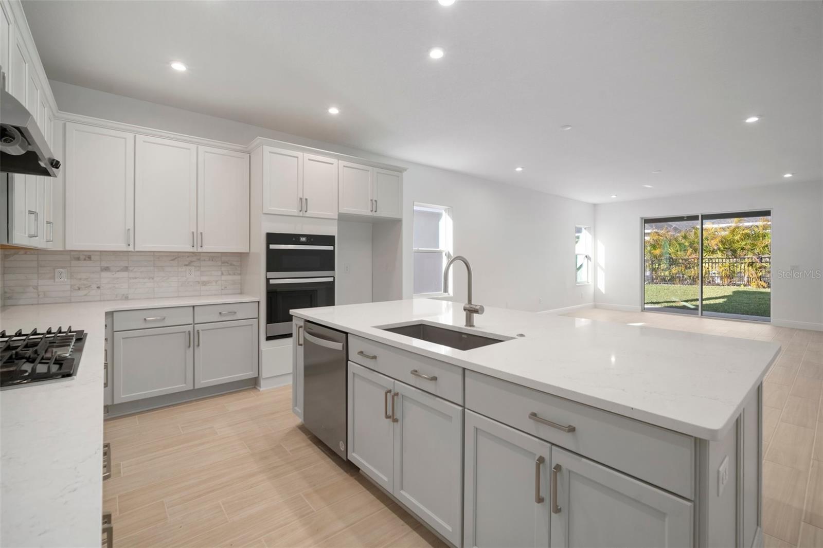 6216 BROAD FIELD AVE, APOLLO BEACH, FL, 33572