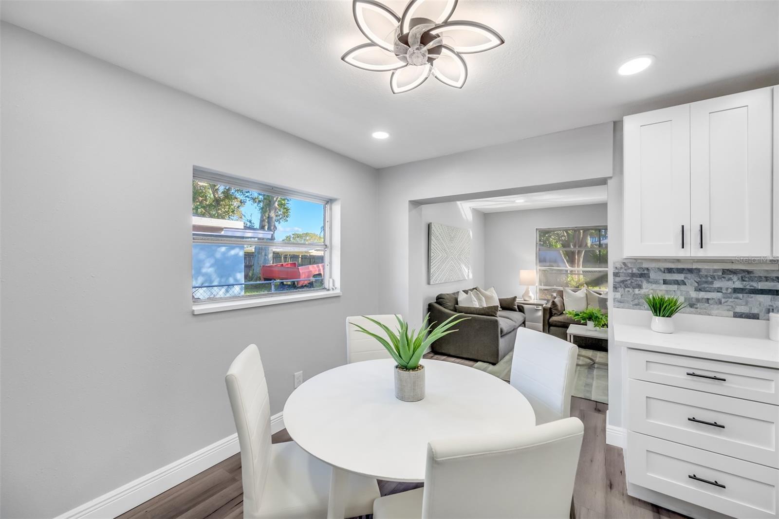 1811 FOREST DR, OLDSMAR, FL, 34677