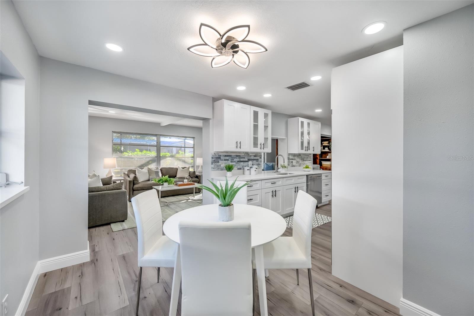 1811 FOREST DR, OLDSMAR, FL, 34677
