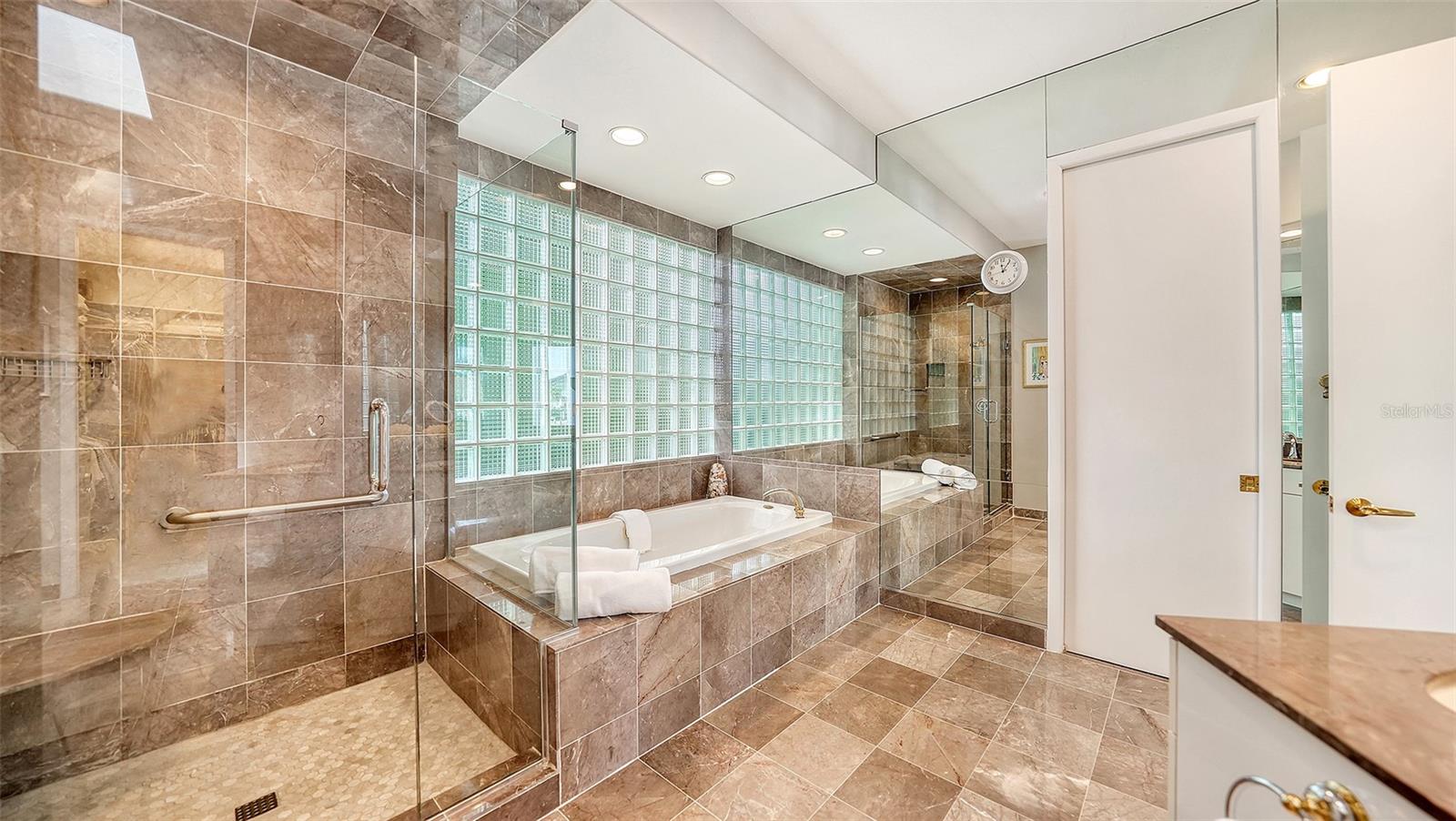 495 MCKINLEY DR, SARASOTA, FL, 34236