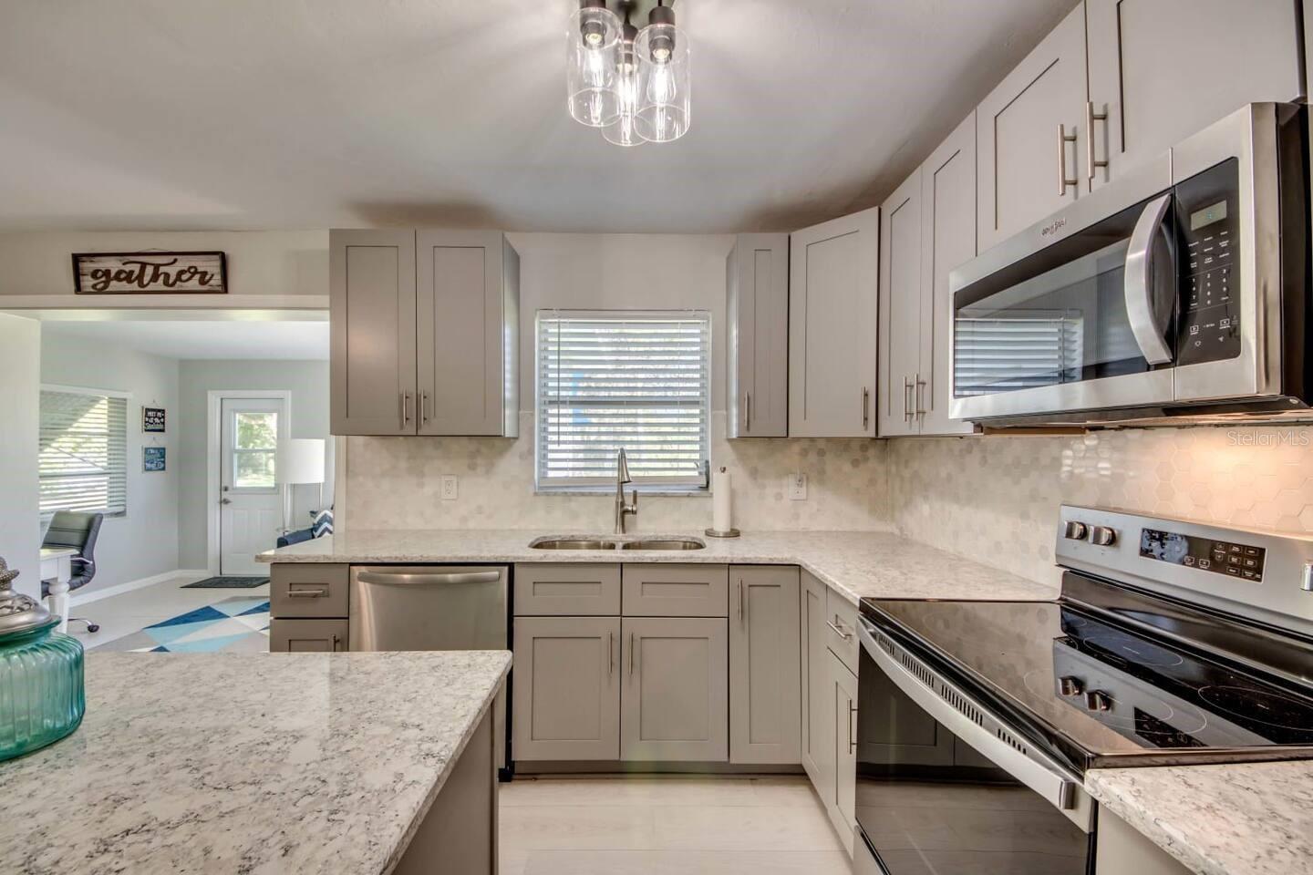 126 BROOKS RD, NORTH FORT MYERS, FL, 33917