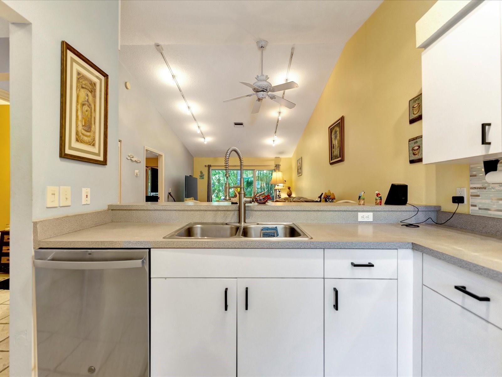 642 N JEFFERSON AVE #13, SARASOTA, FL, 34237