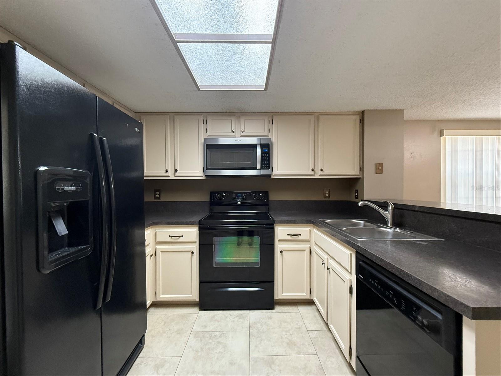 2201 FLETCHERS POINT CIR, TAMPA, FL, 33613