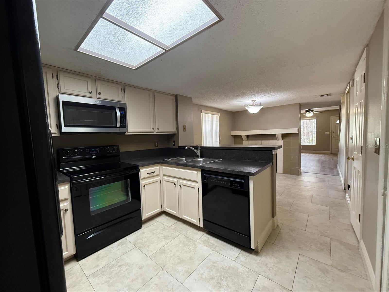 2201 FLETCHERS POINT CIR, TAMPA, FL, 33613