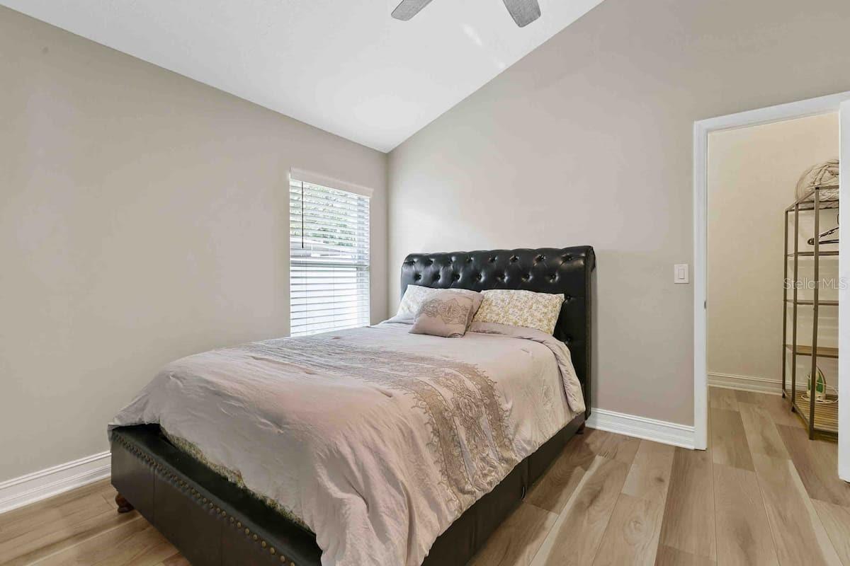 9733 LONG MEADOW DR, TAMPA, FL, 33615