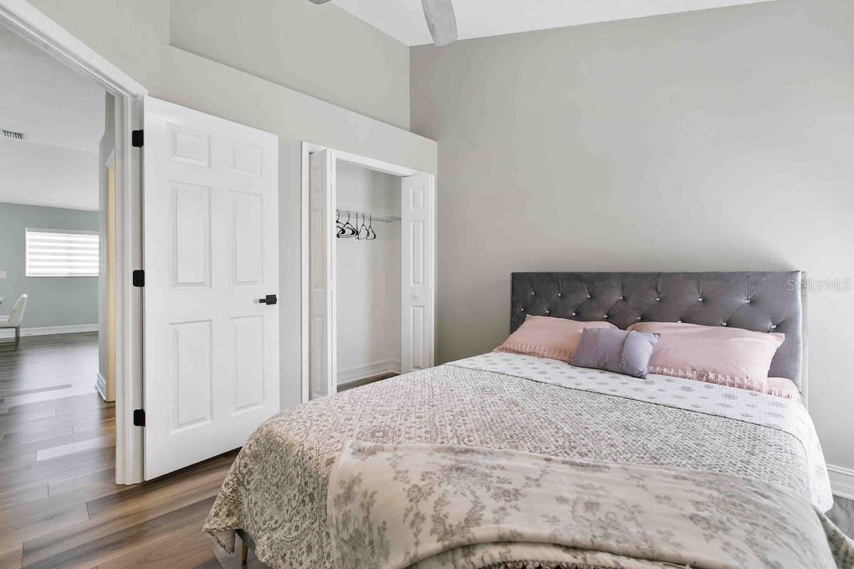 9733 LONG MEADOW DR, TAMPA, FL, 33615