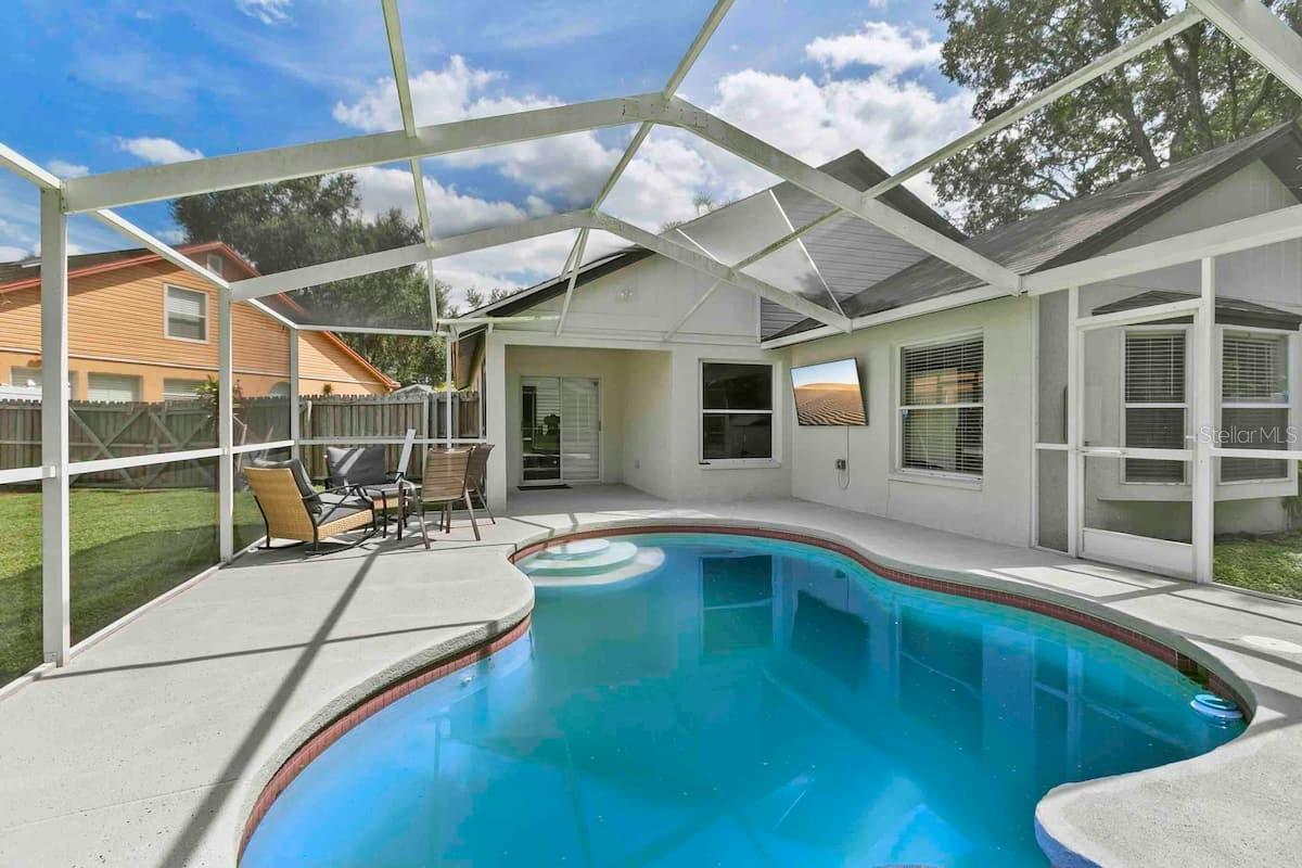 9733 LONG MEADOW DR, TAMPA, FL, 33615