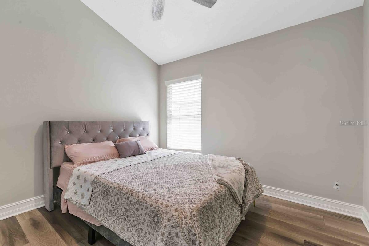 9733 LONG MEADOW DR, TAMPA, FL, 33615