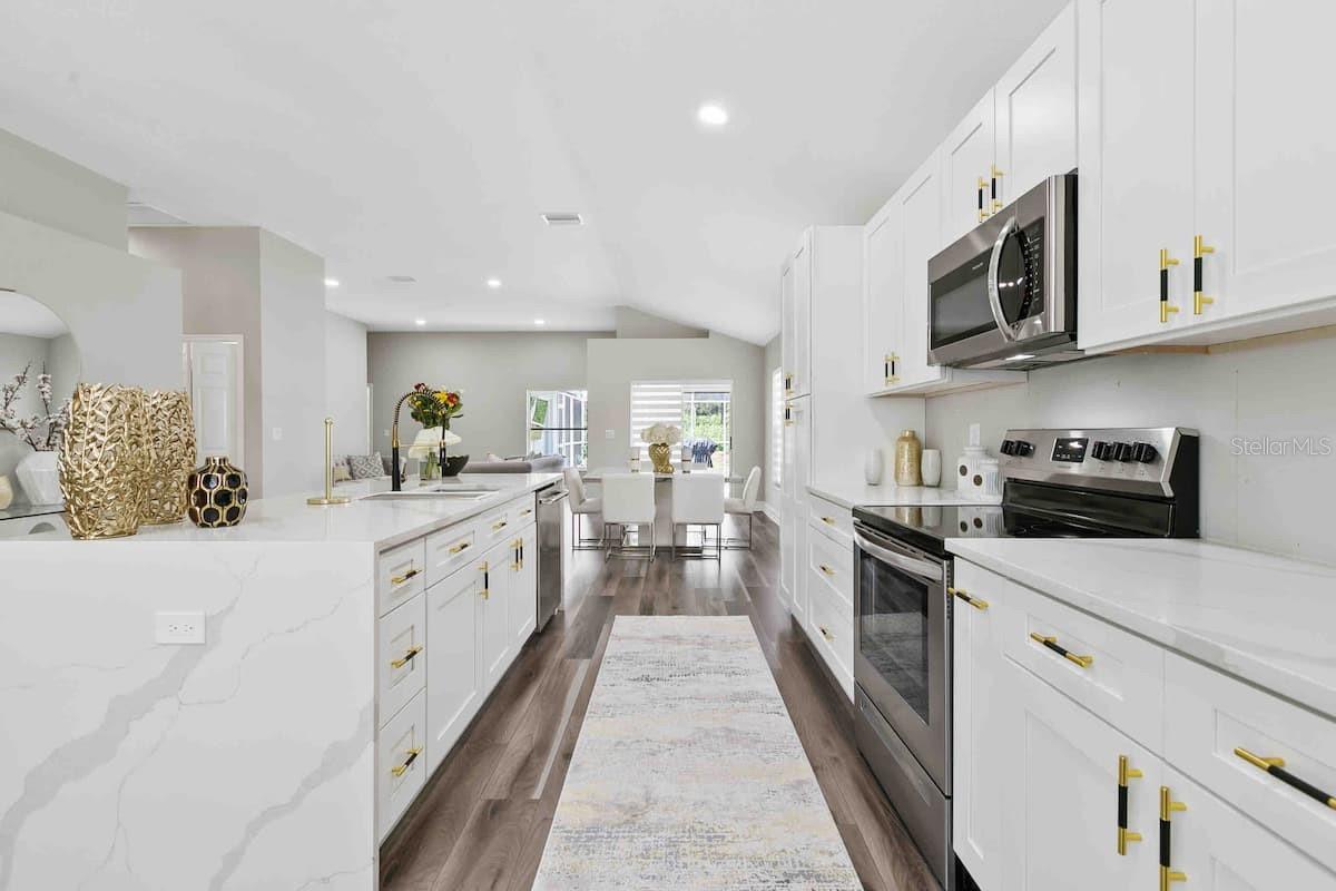 9733 LONG MEADOW DR, TAMPA, FL, 33615