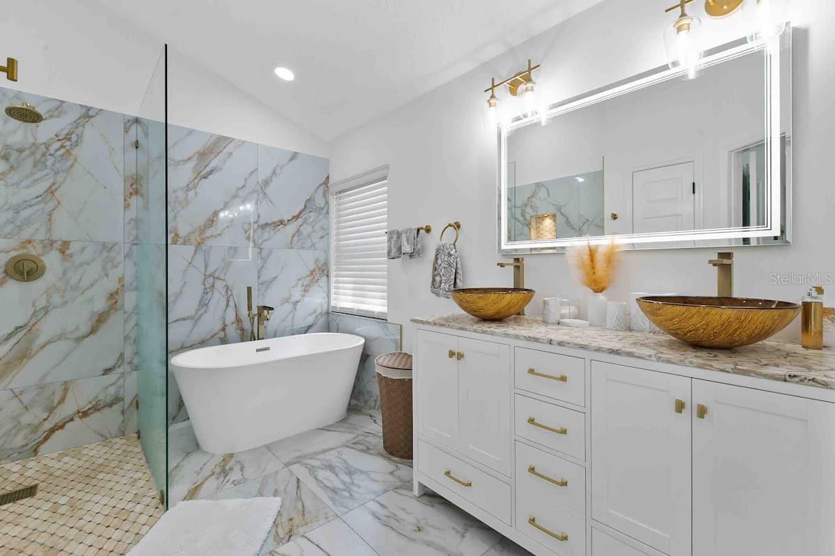 9733 LONG MEADOW DR, TAMPA, FL, 33615