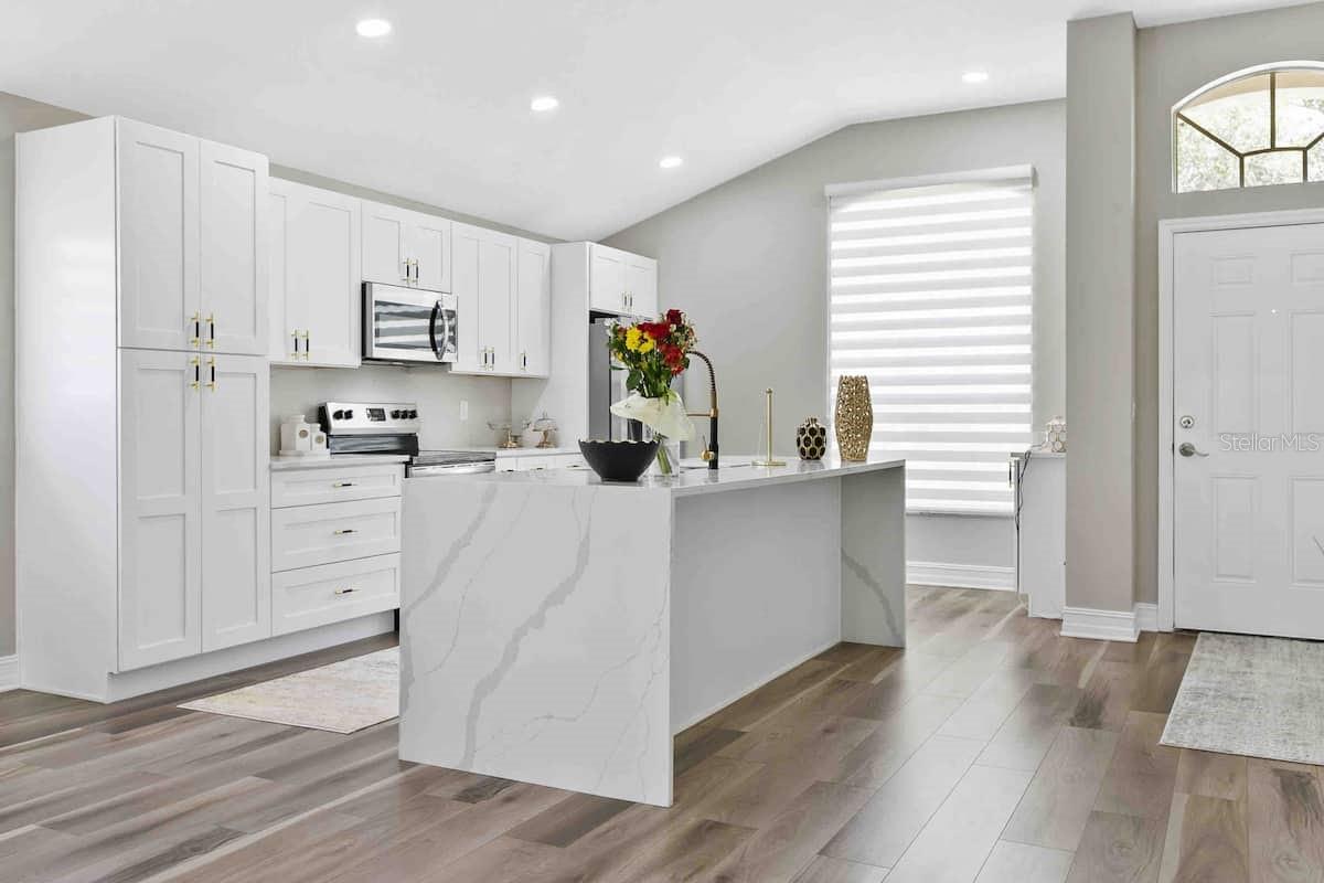 9733 LONG MEADOW DR, TAMPA, FL, 33615