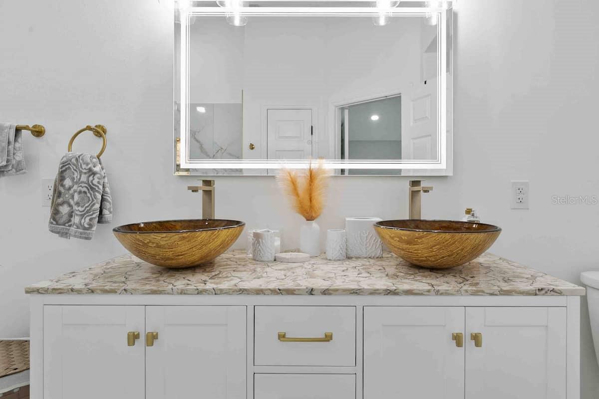 9733 LONG MEADOW DR, TAMPA, FL, 33615