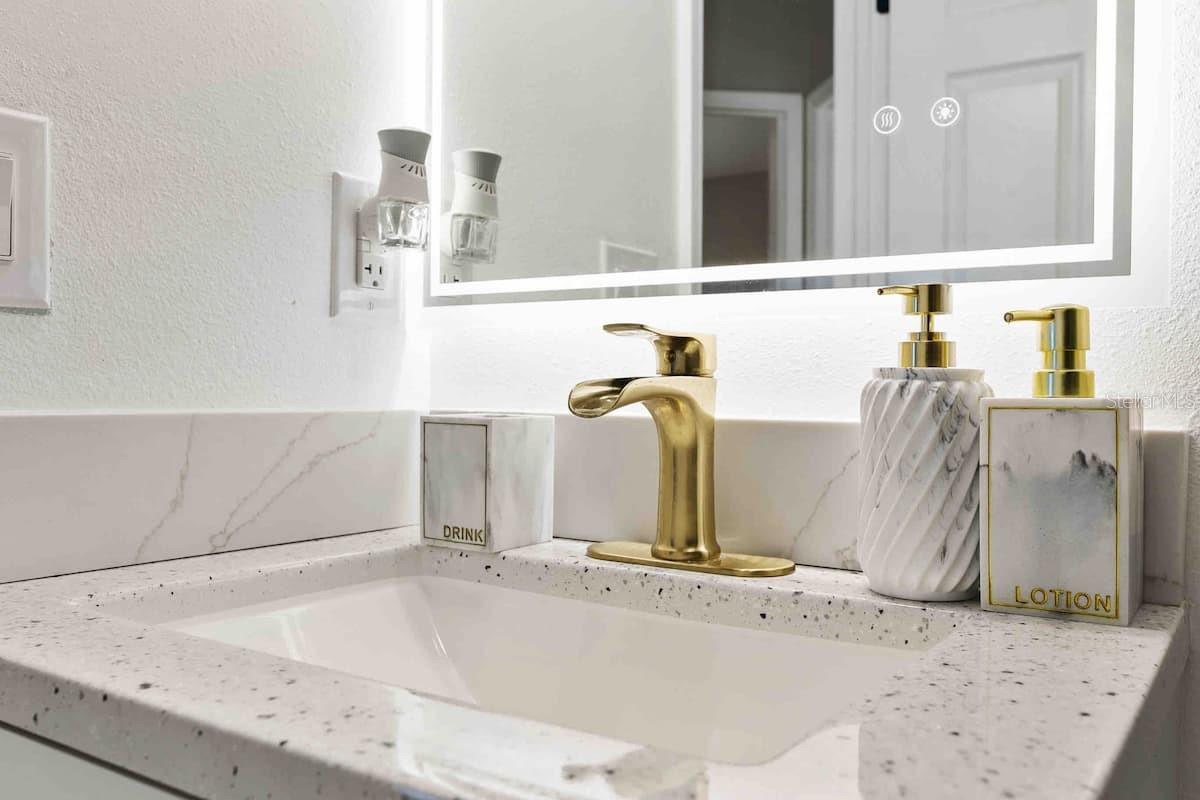 9733 LONG MEADOW DR, TAMPA, FL, 33615