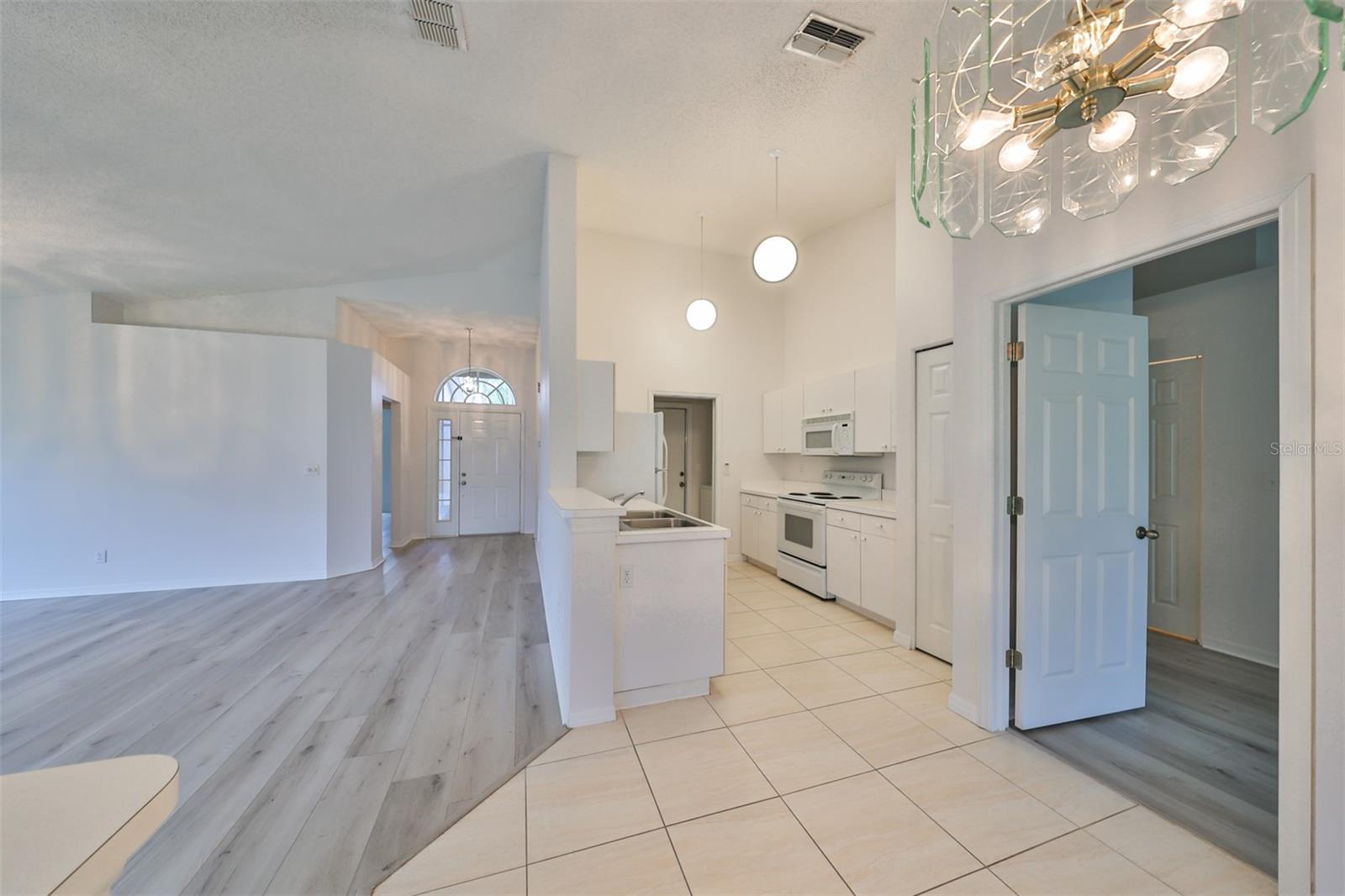 2332 OLIVE BRANCH DR, SUN CITY CENTER, FL, 33573