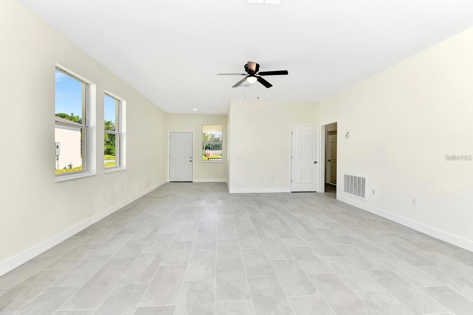 285 N KENTUCKY AVE, UMATILLA, FL, 32784