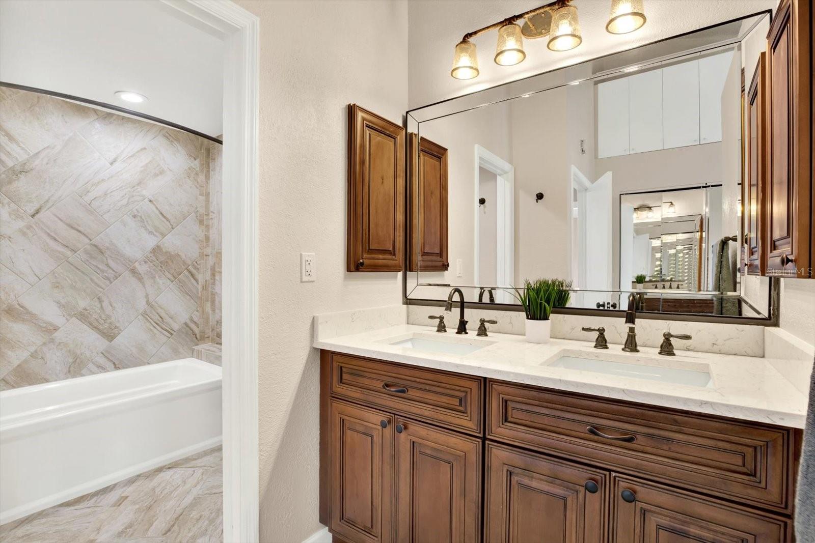 10416 SAINT TROPEZ PL, TAMPA, FL, 33615