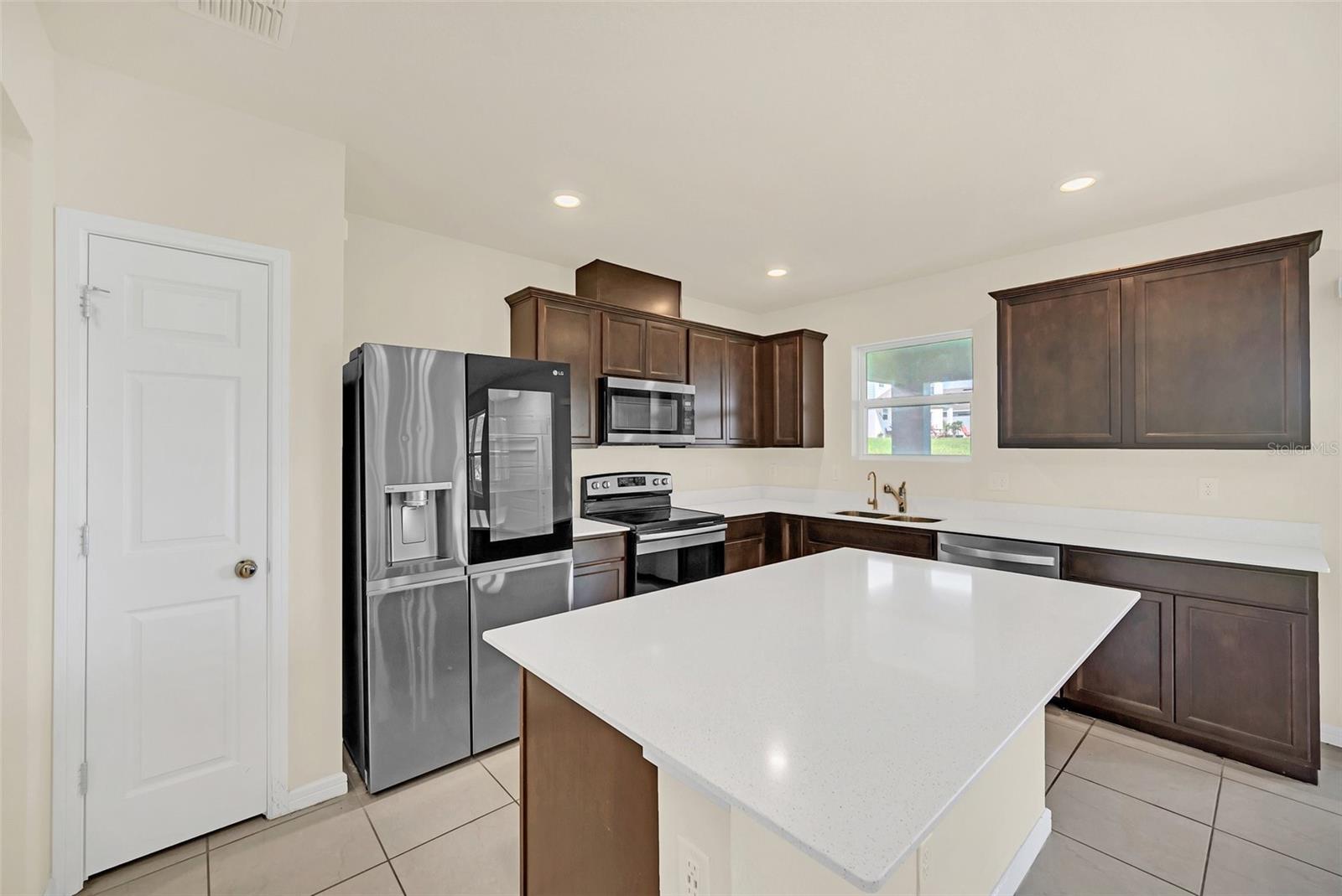 1583 ASPEN AVE, DAVENPORT, FL, 33837