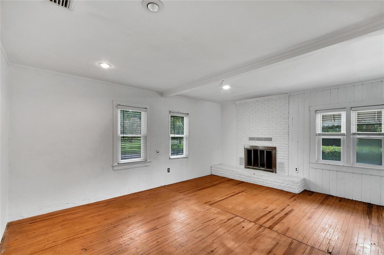 11718 N OLA AVE, TAMPA, FL, 33612