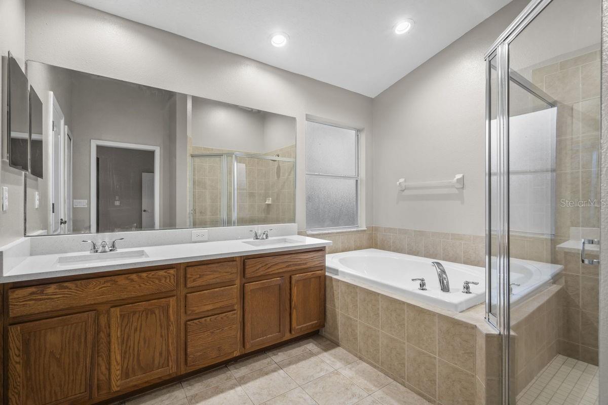 11006 OYSTER BAY CIR, NEW PORT RICHEY, FL, 34654