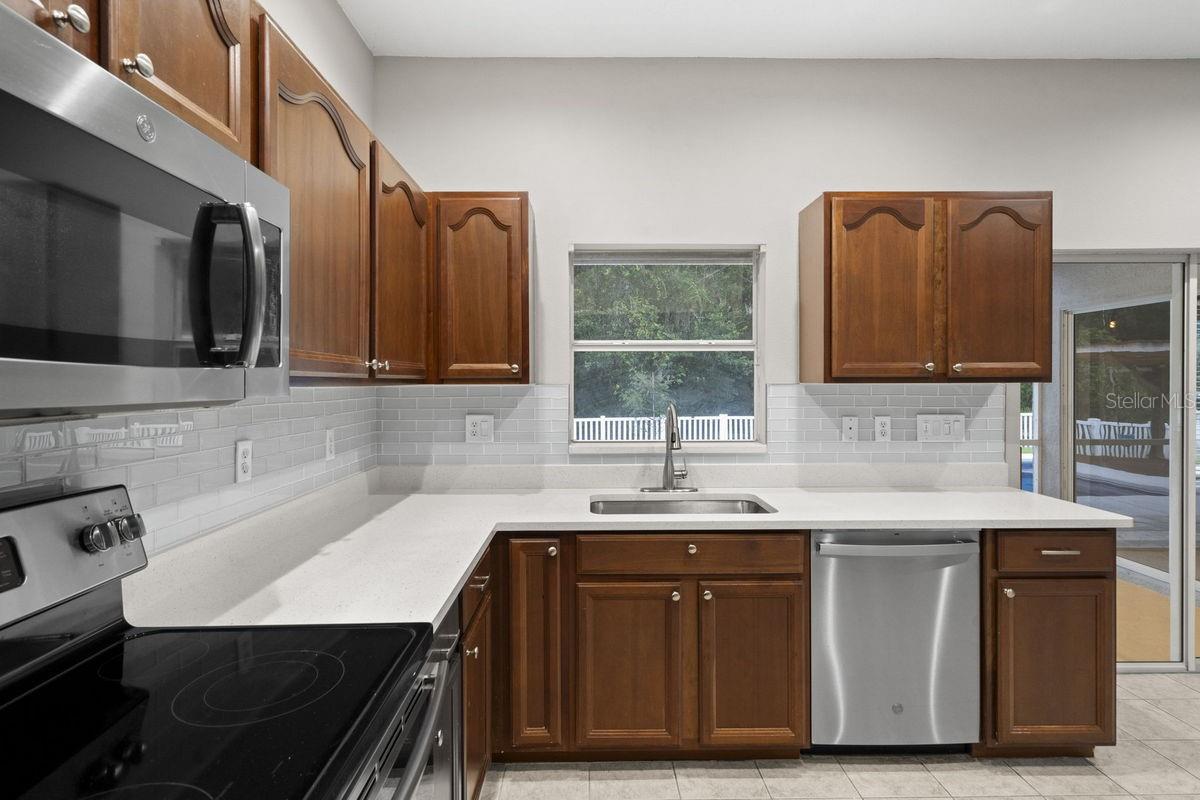 11006 OYSTER BAY CIR, NEW PORT RICHEY, FL, 34654