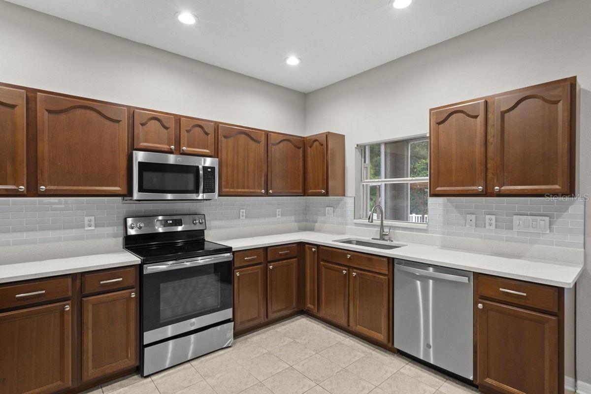 11006 OYSTER BAY CIR, NEW PORT RICHEY, FL, 34654