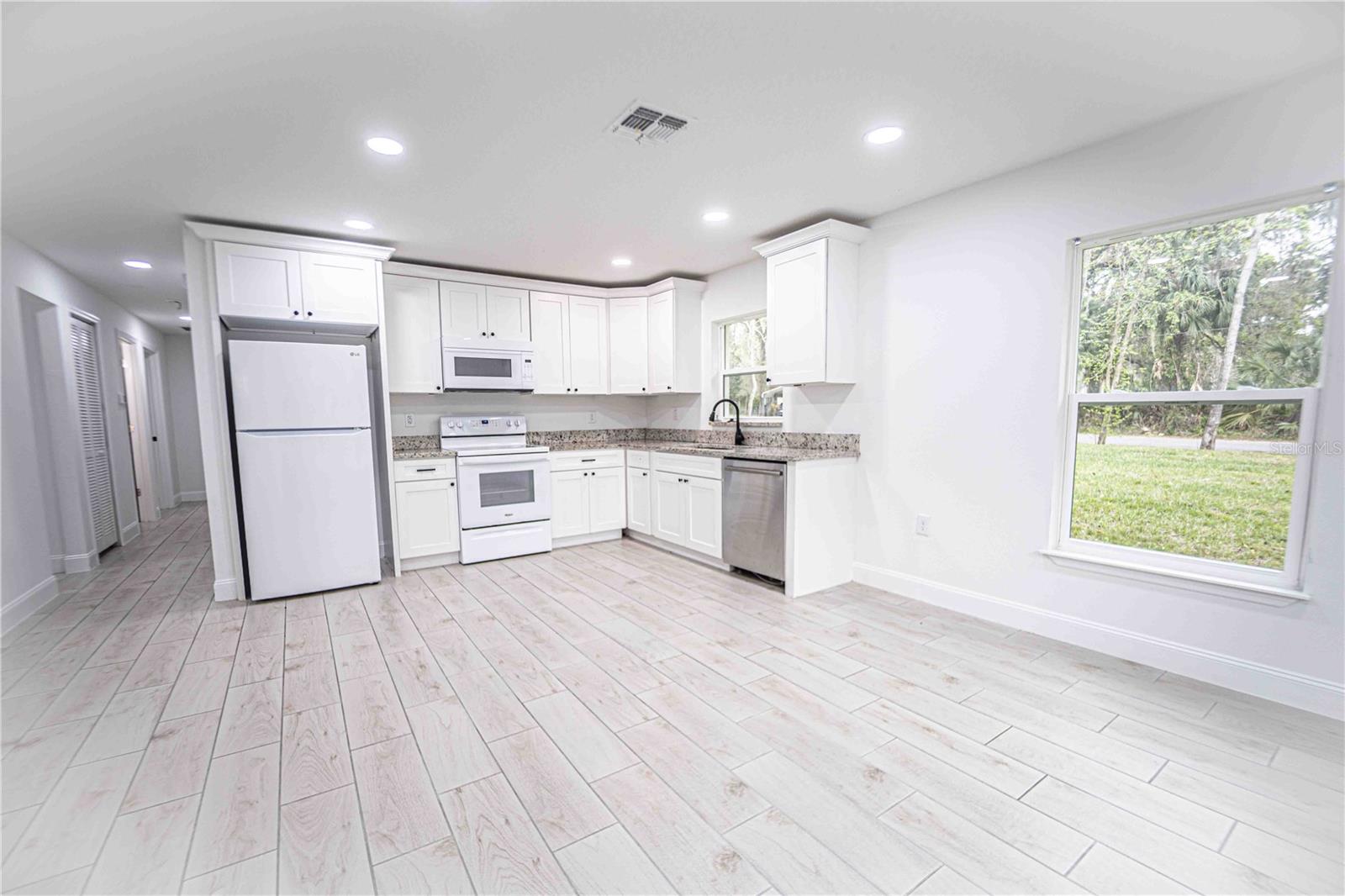 2482 COUNTY ROAD 423, LAKE PANASOFFKEE, FL, 33538