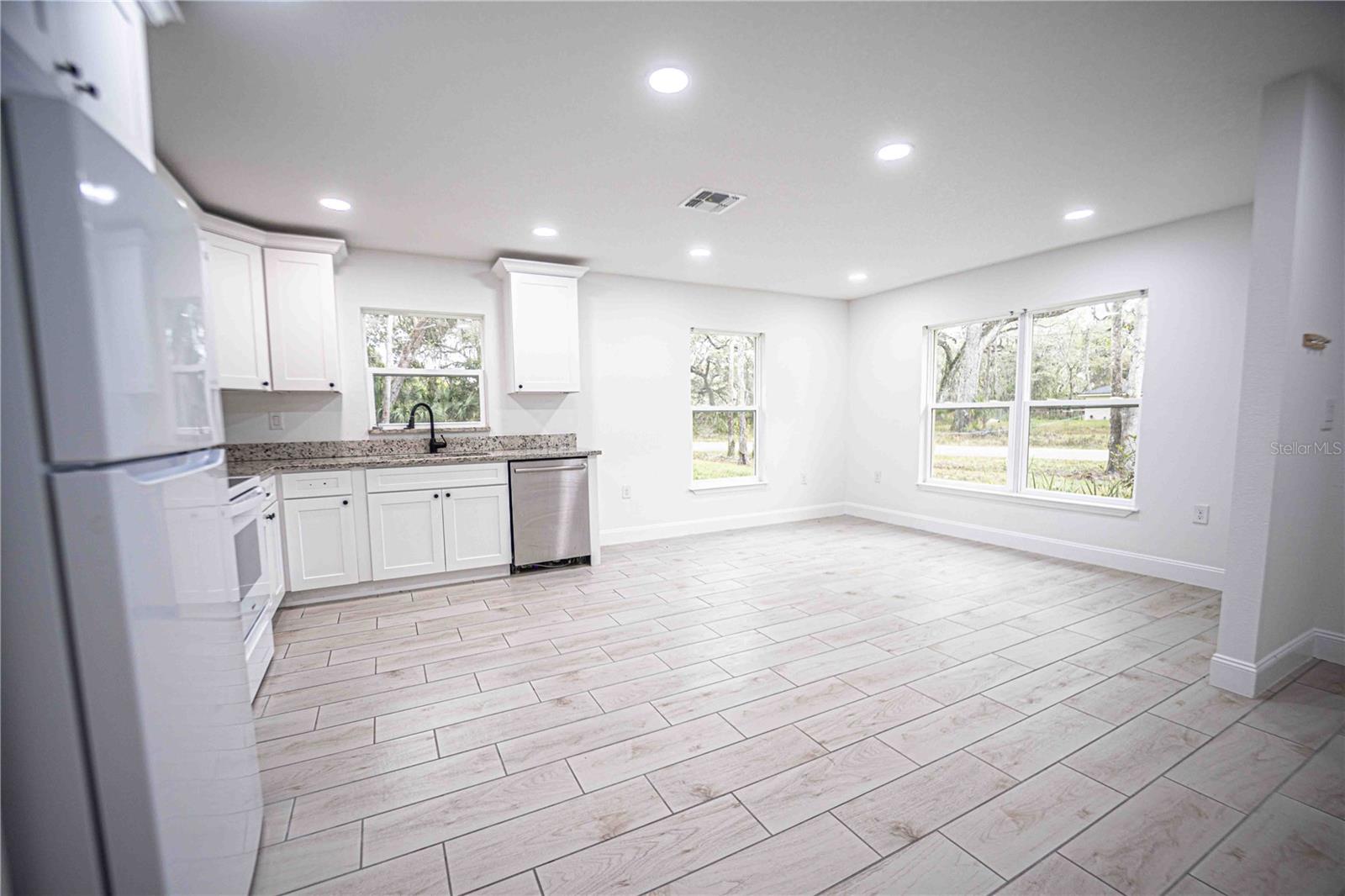 2482 COUNTY ROAD 423, LAKE PANASOFFKEE, FL, 33538