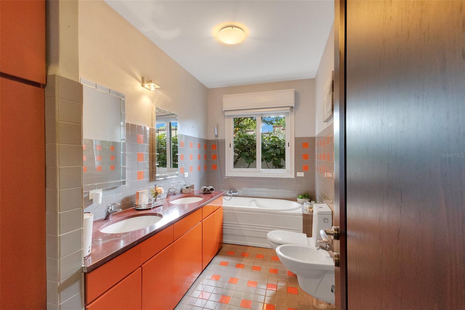 PR9108885 Property Photo