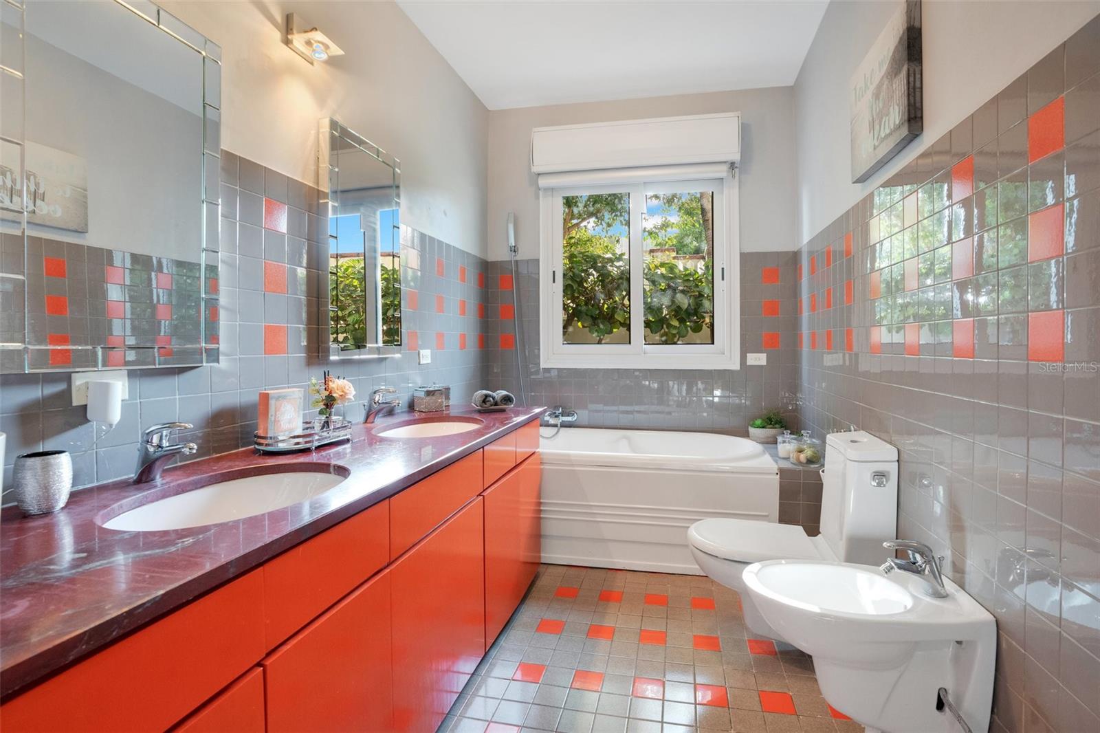 PR9108885 Property Photo