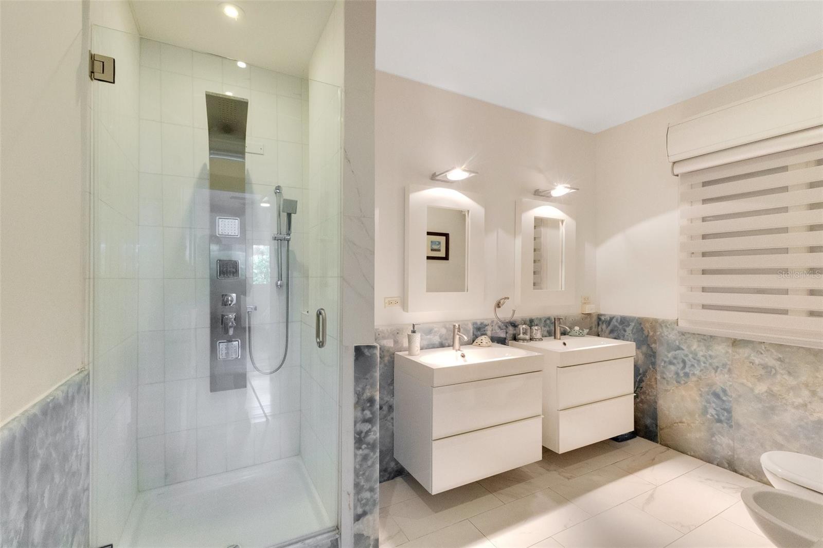 PR9108885 Property Photo