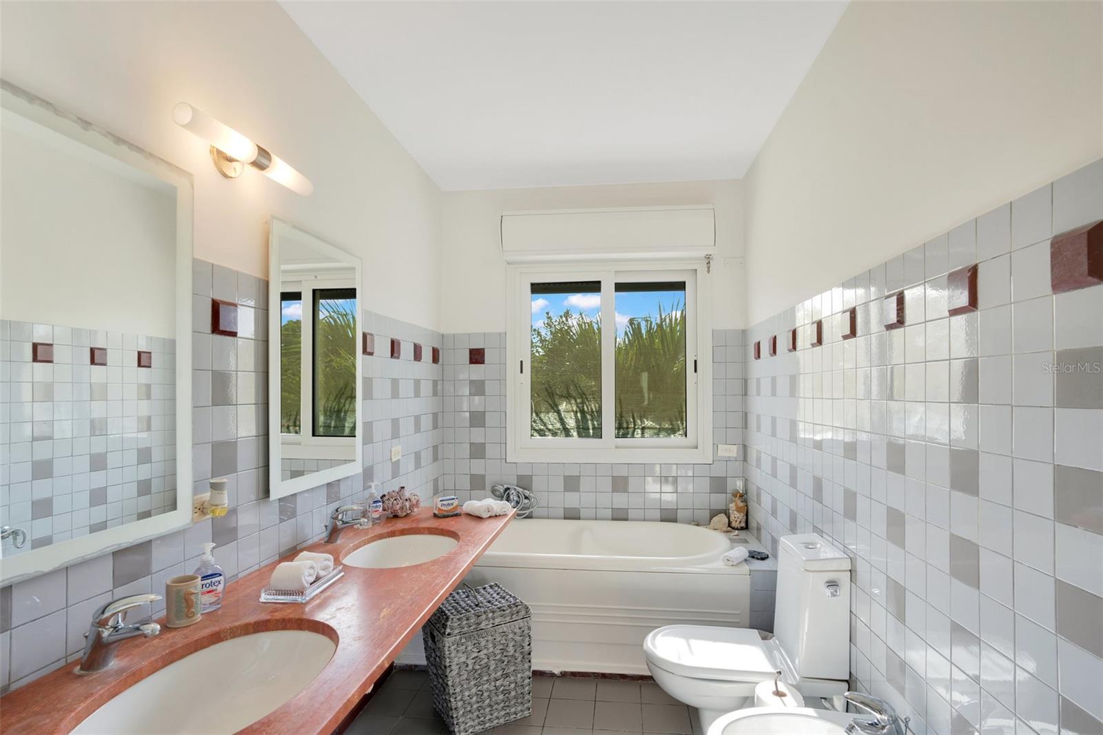 PR9108885 Property Photo