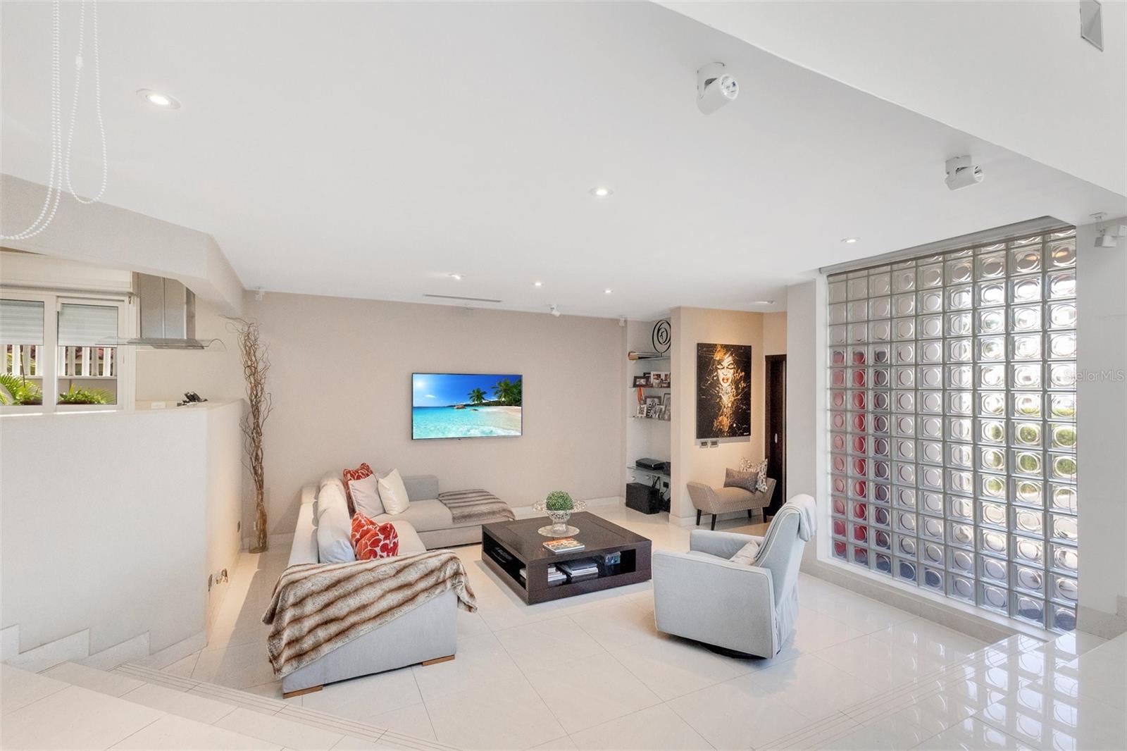 PR9108885 Property Photo