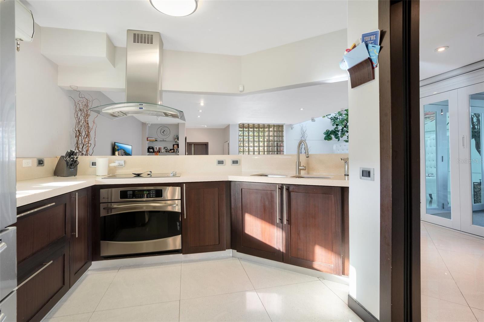 PR9108885 Property Photo