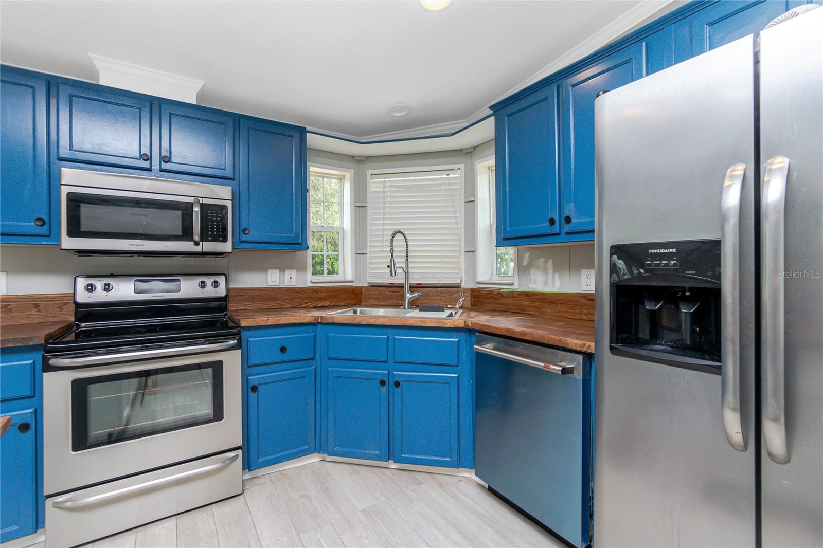 300 RIVER BLVD S, NOKOMIS, FL, 34275