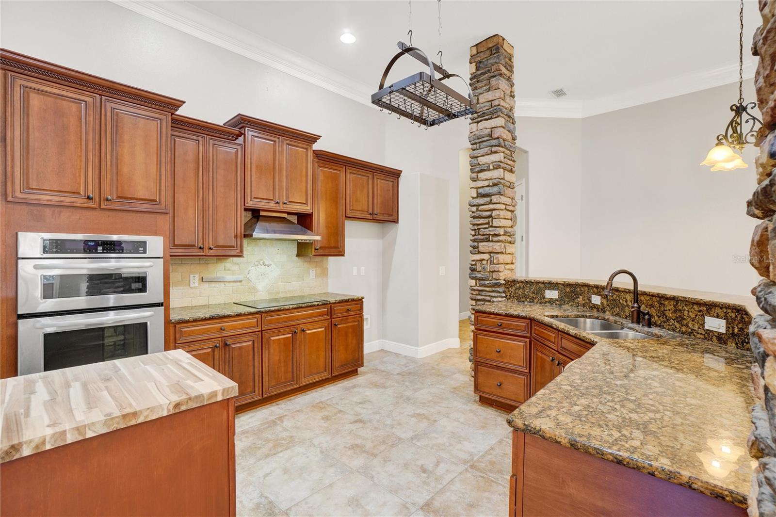 989 LEATHER FERN LN, MIMS, FL, 32754