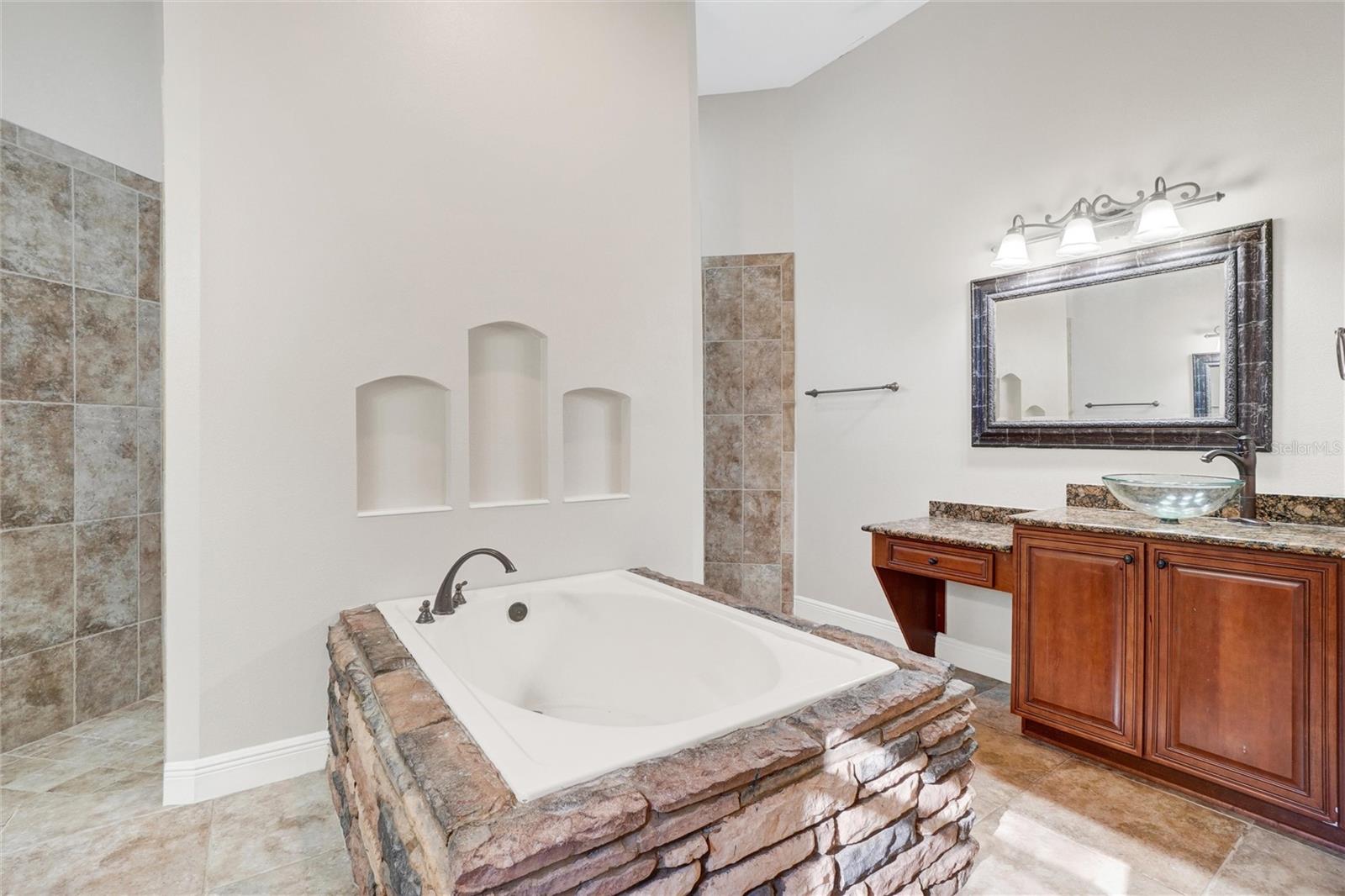 989 LEATHER FERN LN, MIMS, FL, 32754