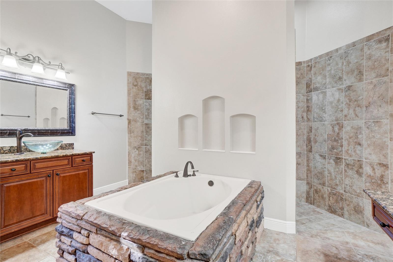 989 LEATHER FERN LN, MIMS, FL, 32754