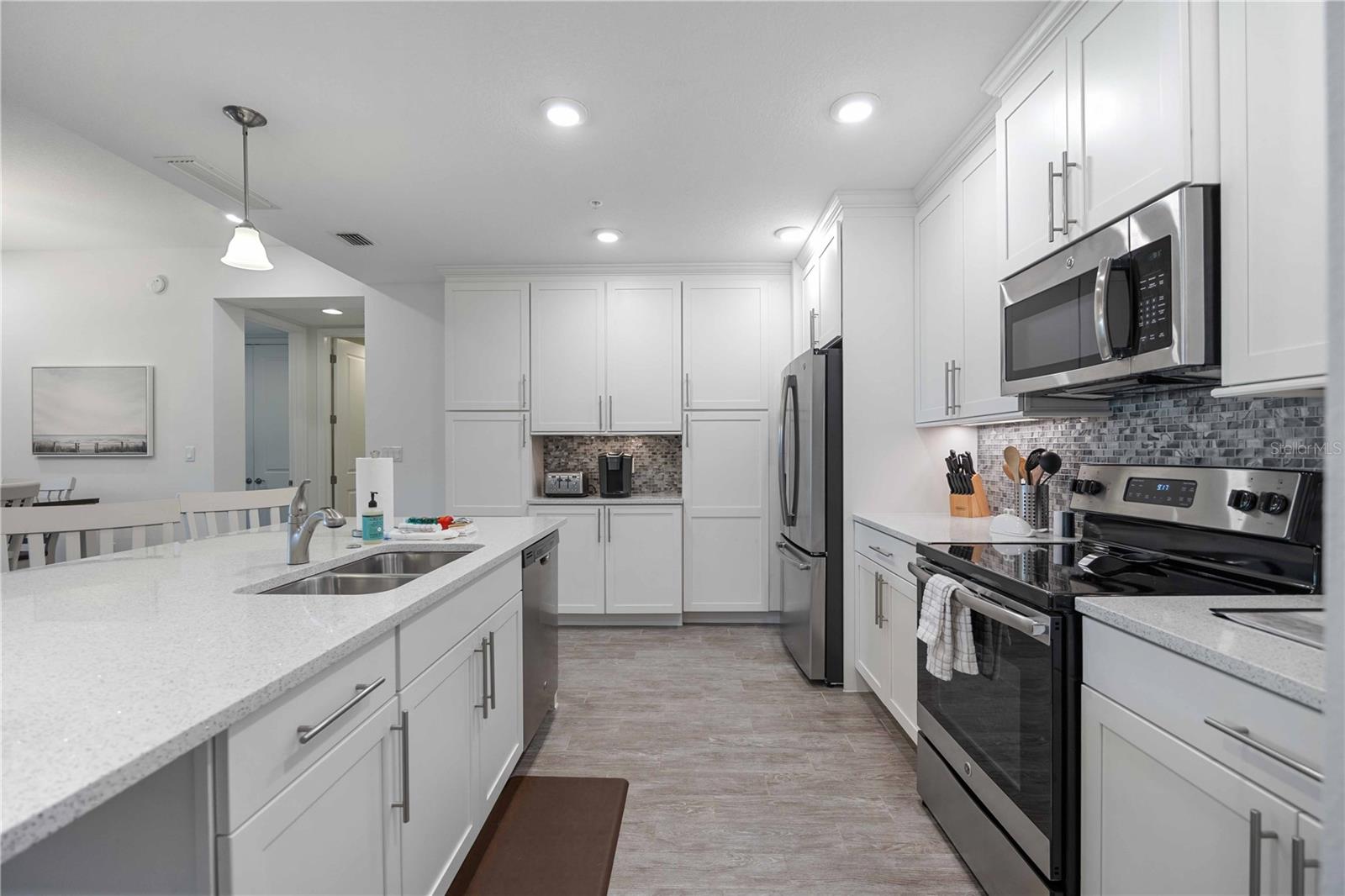 383 ARUBA CIR #101, BRADENTON, FL, 34209