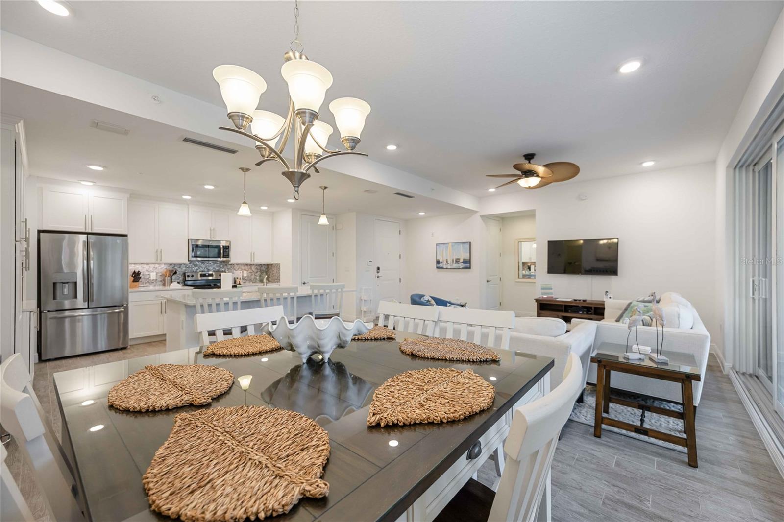 383 ARUBA CIR #101, BRADENTON, FL, 34209