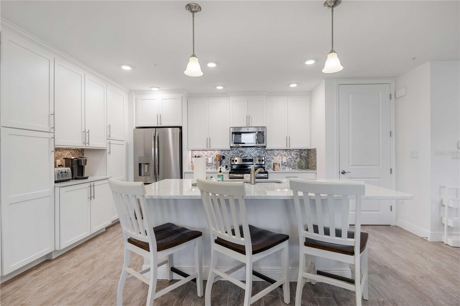 383 ARUBA CIR #101, BRADENTON, FL, 34209
