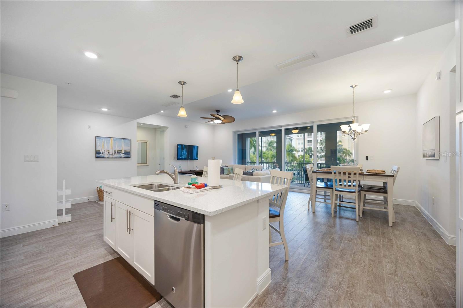 383 ARUBA CIR #101, BRADENTON, FL, 34209