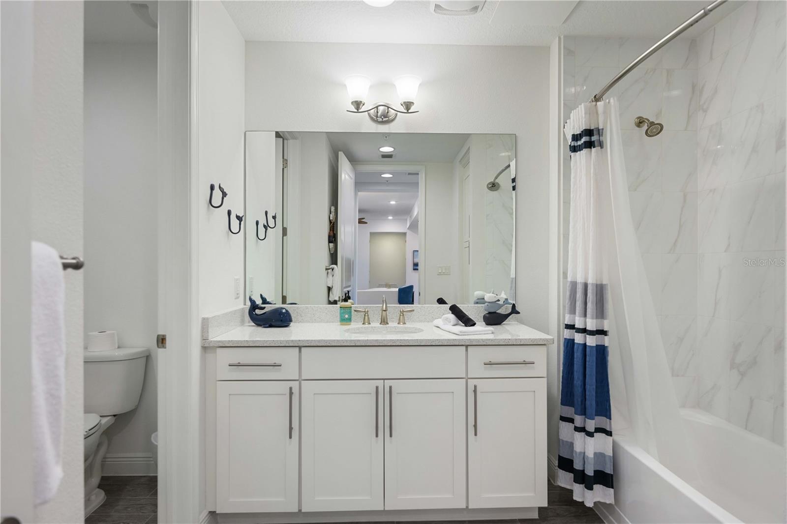383 ARUBA CIR #101, BRADENTON, FL, 34209