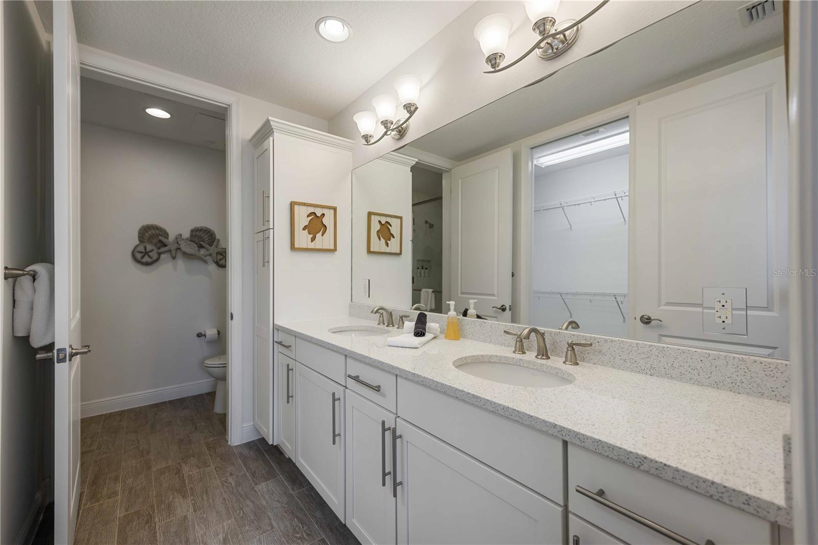 383 ARUBA CIR #101, BRADENTON, FL, 34209