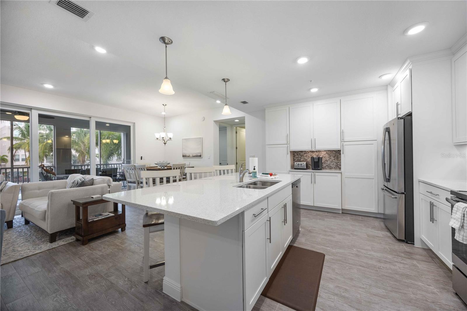 383 ARUBA CIR #101, BRADENTON, FL, 34209