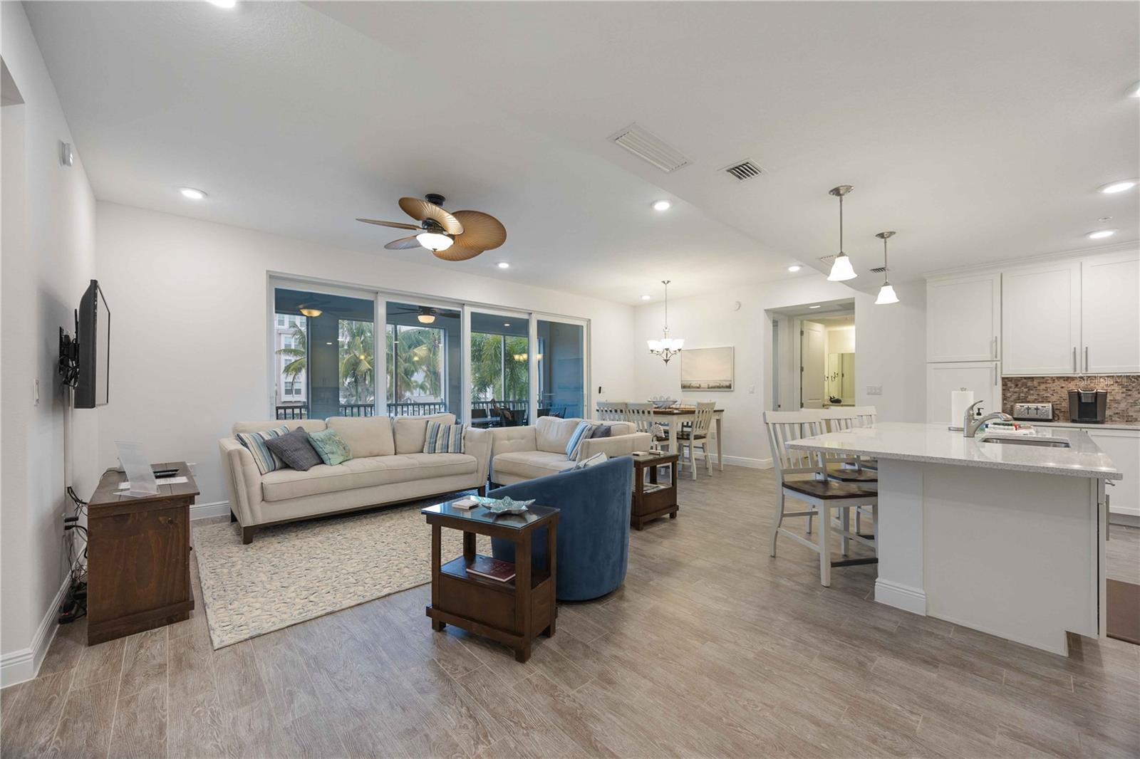 383 ARUBA CIR #101, BRADENTON, FL, 34209