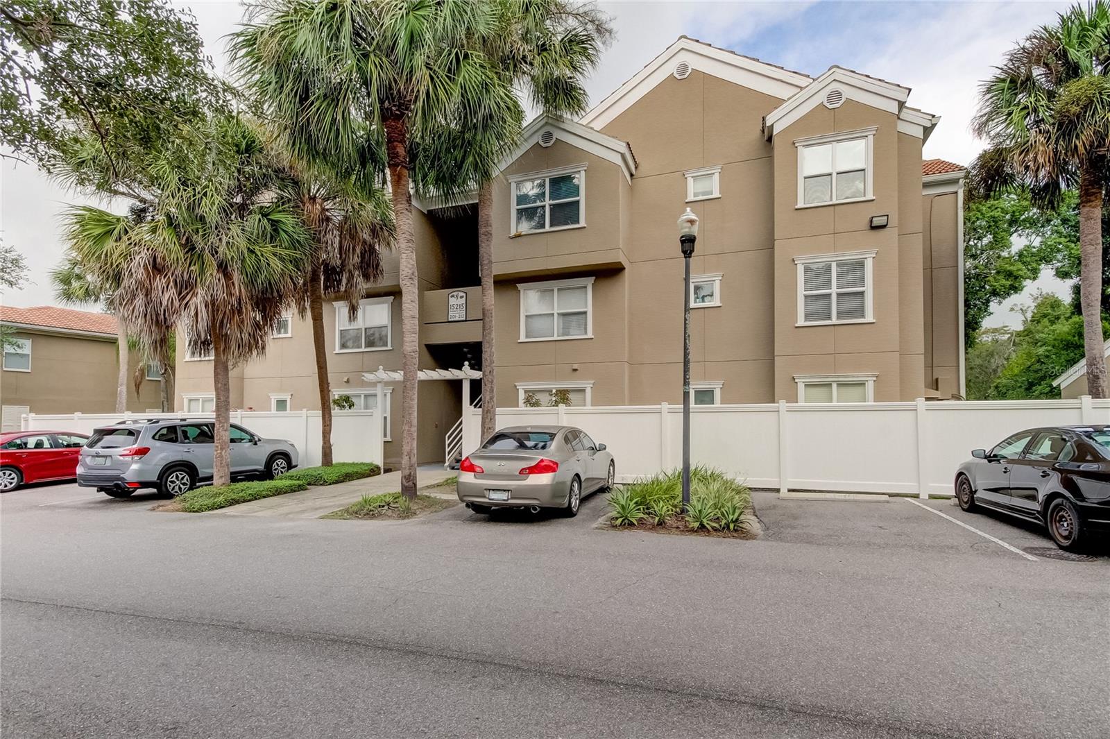 15215 AMBERLY DR #206, TAMPA, FL, 33647