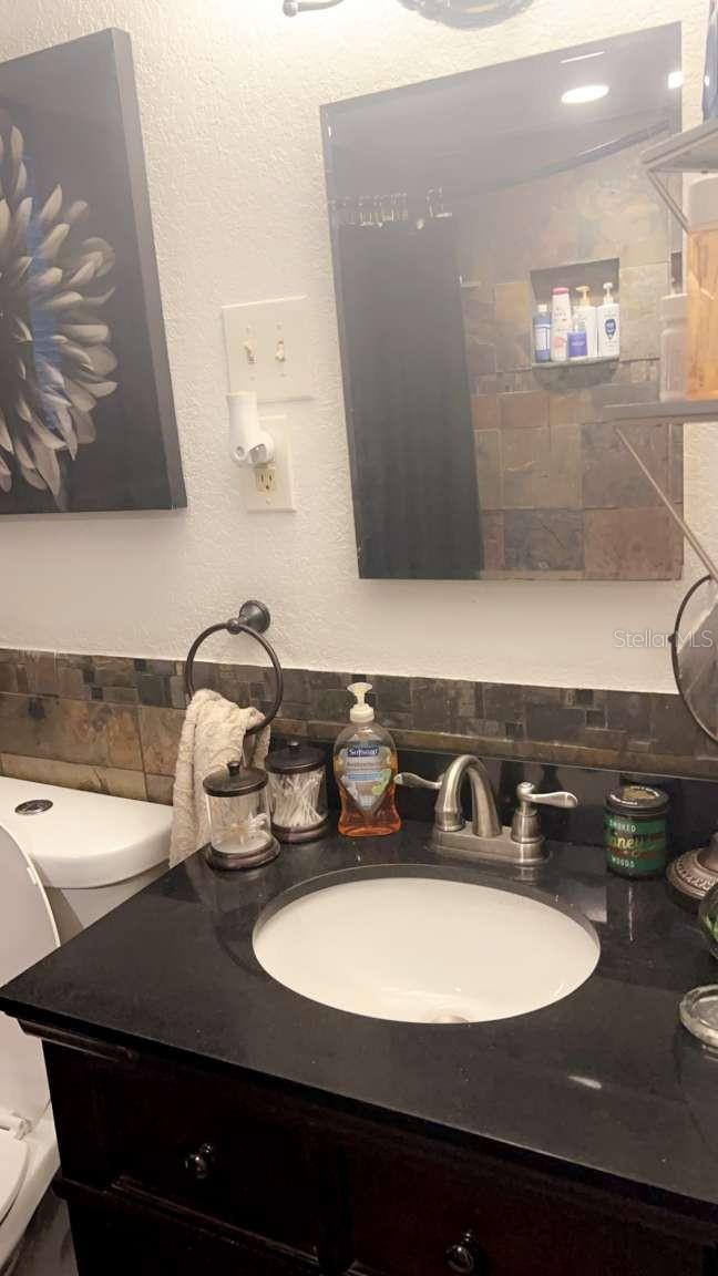 1015 LAKE EMERALD DR, ORLANDO, FL, 32806