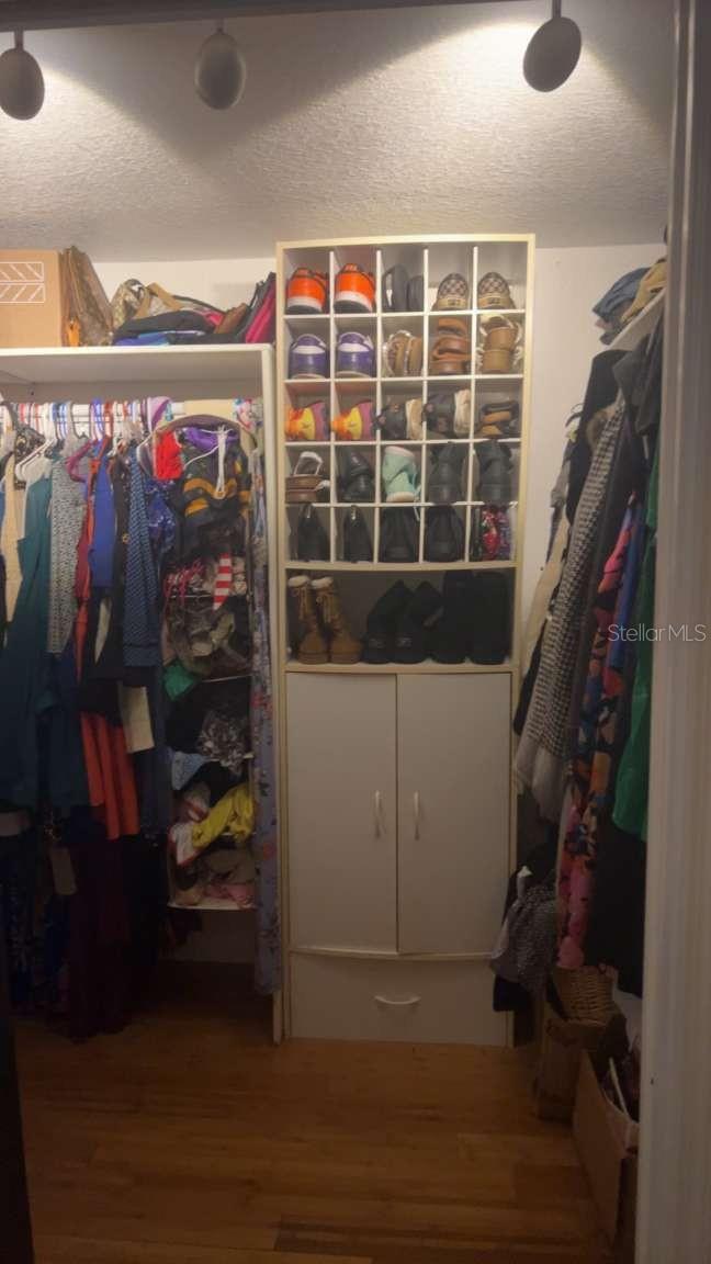 1015 LAKE EMERALD DR, ORLANDO, FL, 32806