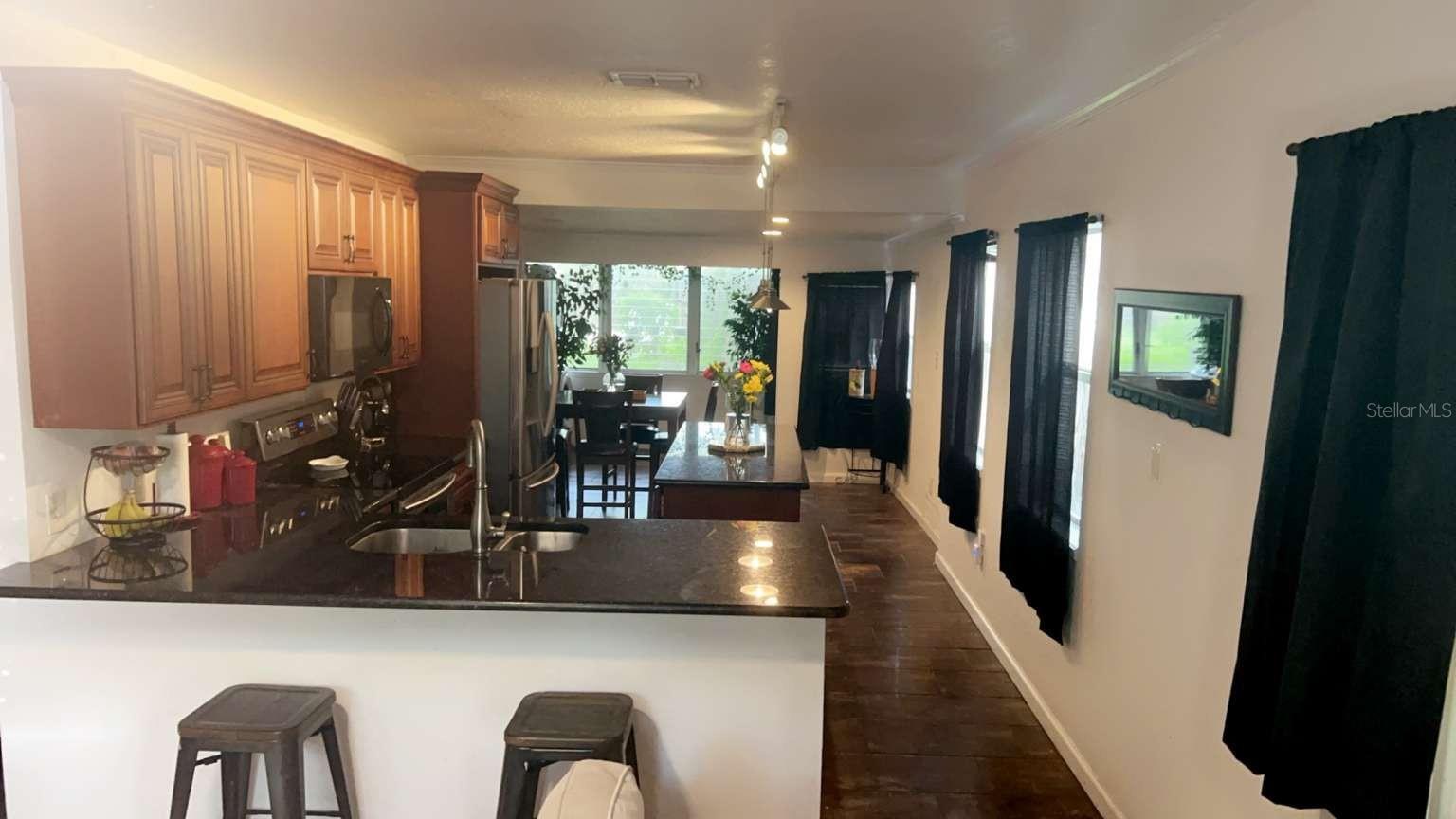 1015 LAKE EMERALD DR, ORLANDO, FL, 32806