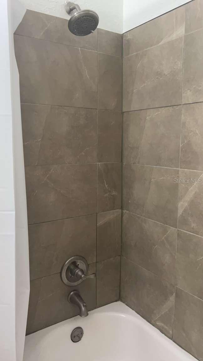 1015 LAKE EMERALD DR, ORLANDO, FL, 32806